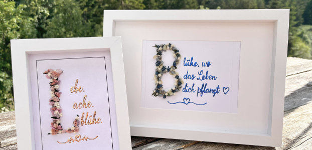 Workshop Blütenkunst – Bilderrahmen mit Trockenblumenbuchstaben „L" und „B", Sprüche „Lebe, lache, blühe" und „Blühe, wo das Leben dich pflanzt"
